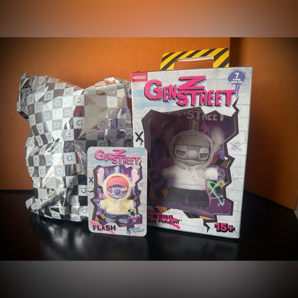 MINISO x Disney Stitch GenZ Street Collection Vinyl Plush Pendent - Flash - Picture 2 of 4